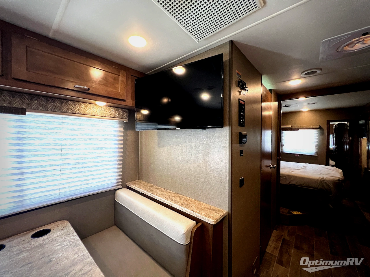 2019 Winnebago Intent 29L Photo 13