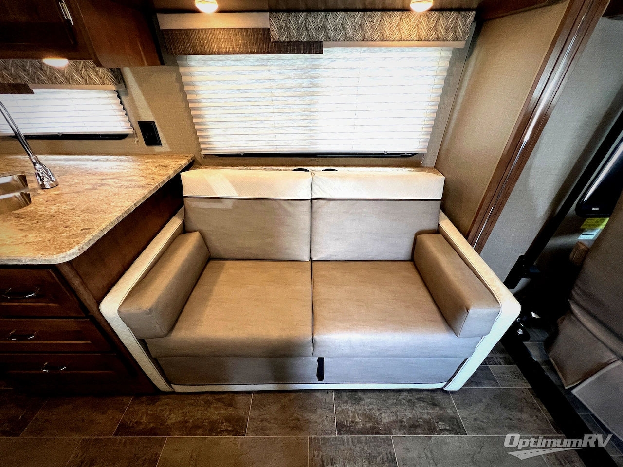 2019 Winnebago Intent 29L Photo 11