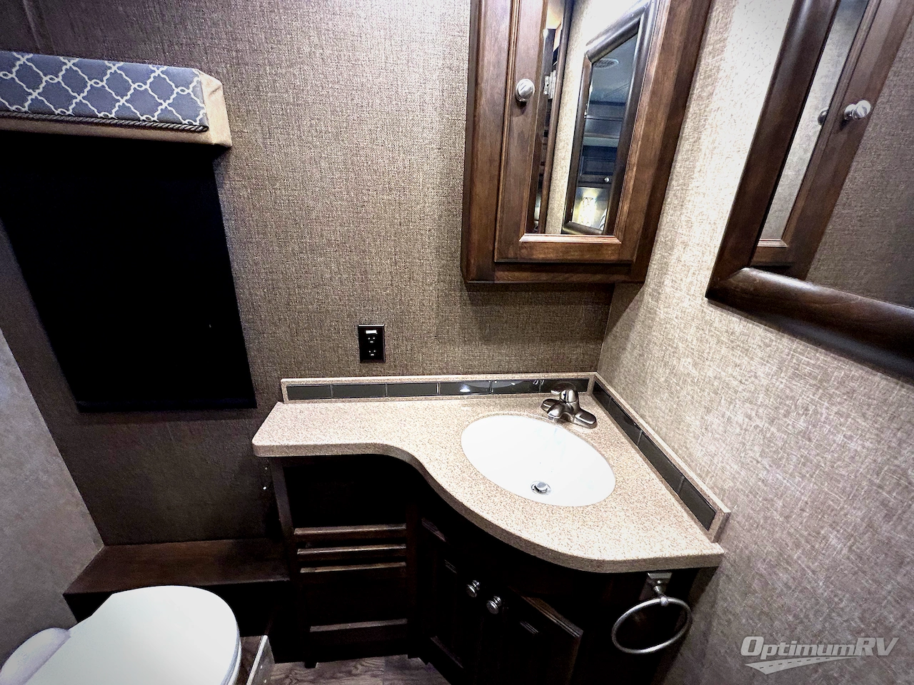 2017 Tiffin Allegro 36 LA Photo 16