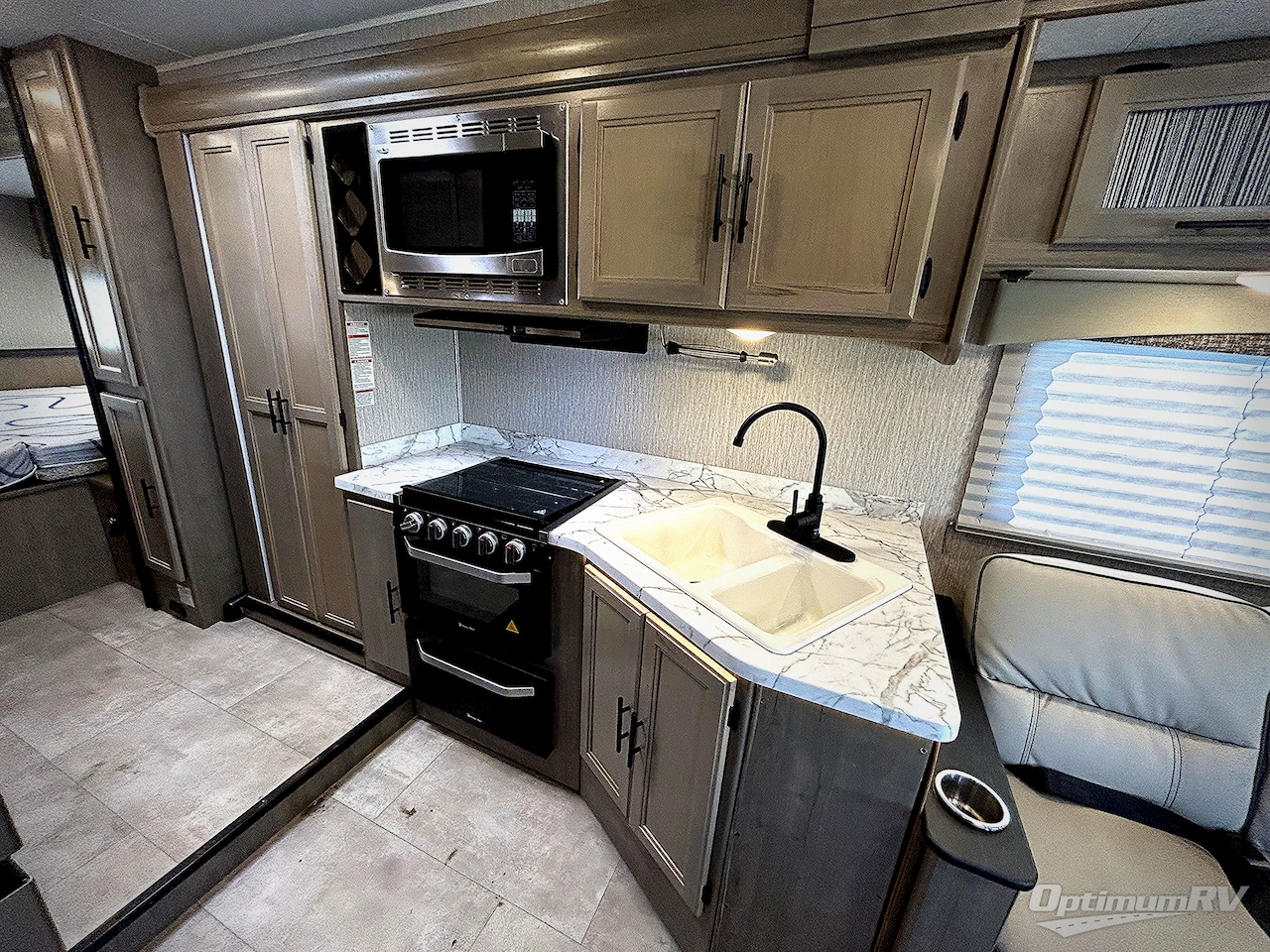 2023 Coachmen Freelander 31FS Photo 9