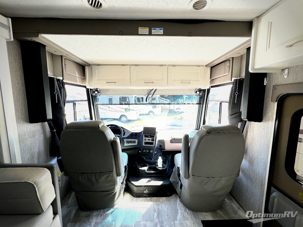 2021 Coachmen Encore 325SS Photo 6