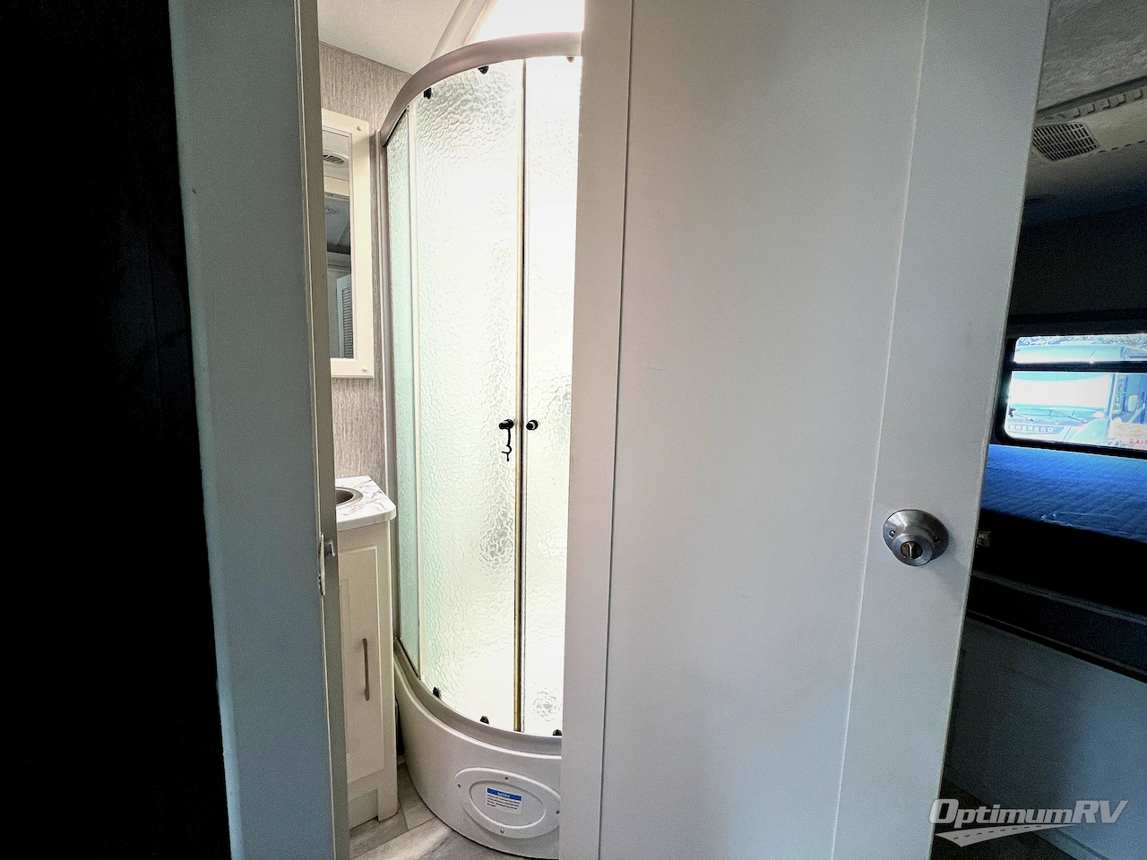 2021 Coachmen Encore 325SS Photo 18