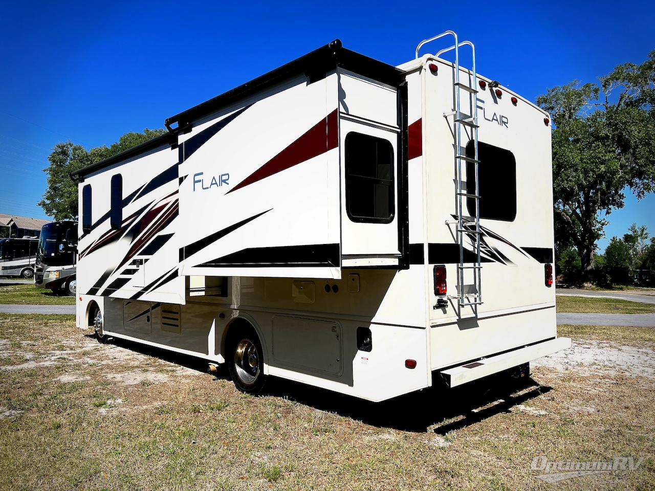 2021 Fleetwood Flair 28A Photo 2