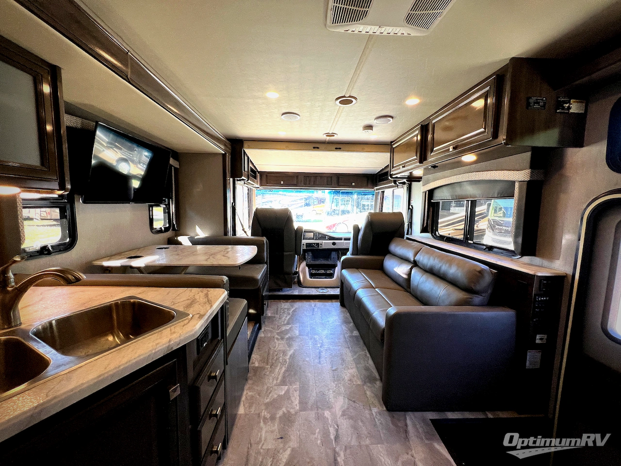 2021 Fleetwood Flair 28A Photo 5