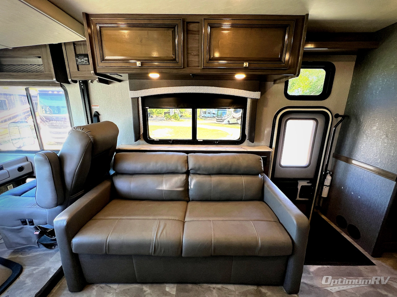2021 Fleetwood Flair 28A Photo 8