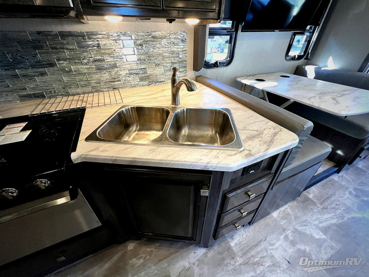 2021 Fleetwood Flair 28A Photo 12