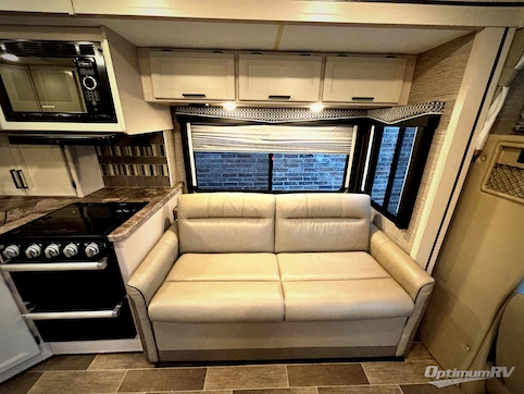 2022 Thor Chateau 27R RV Photo 4