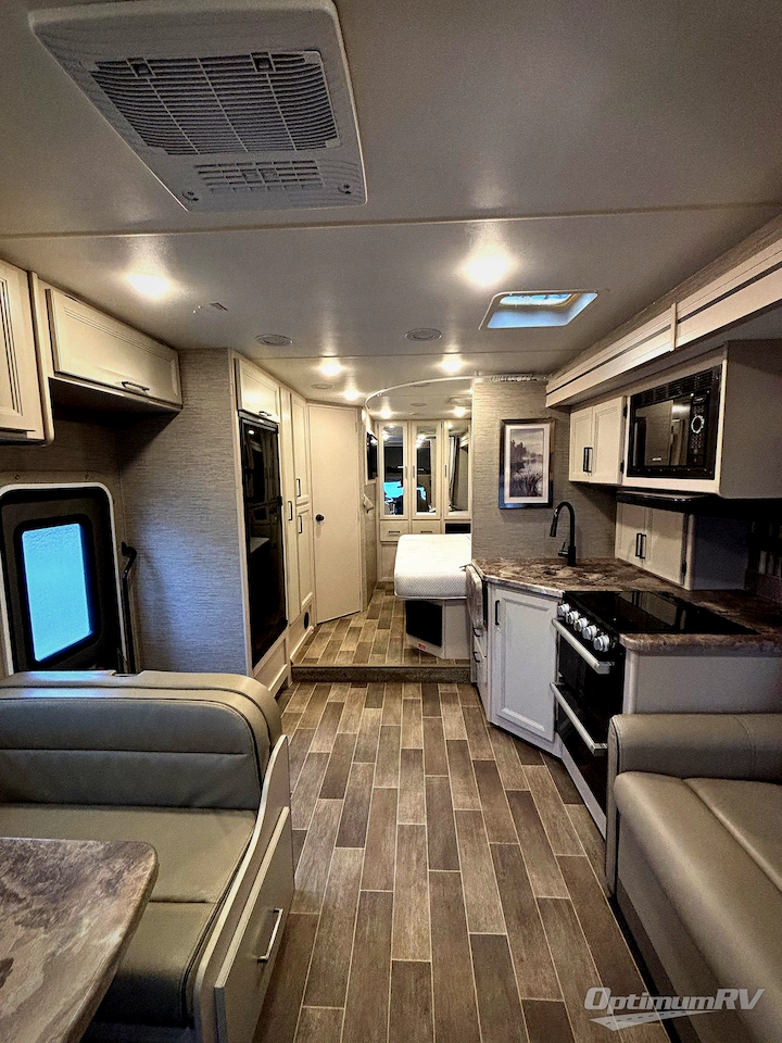 2022 Thor Chateau 27R Photo 6