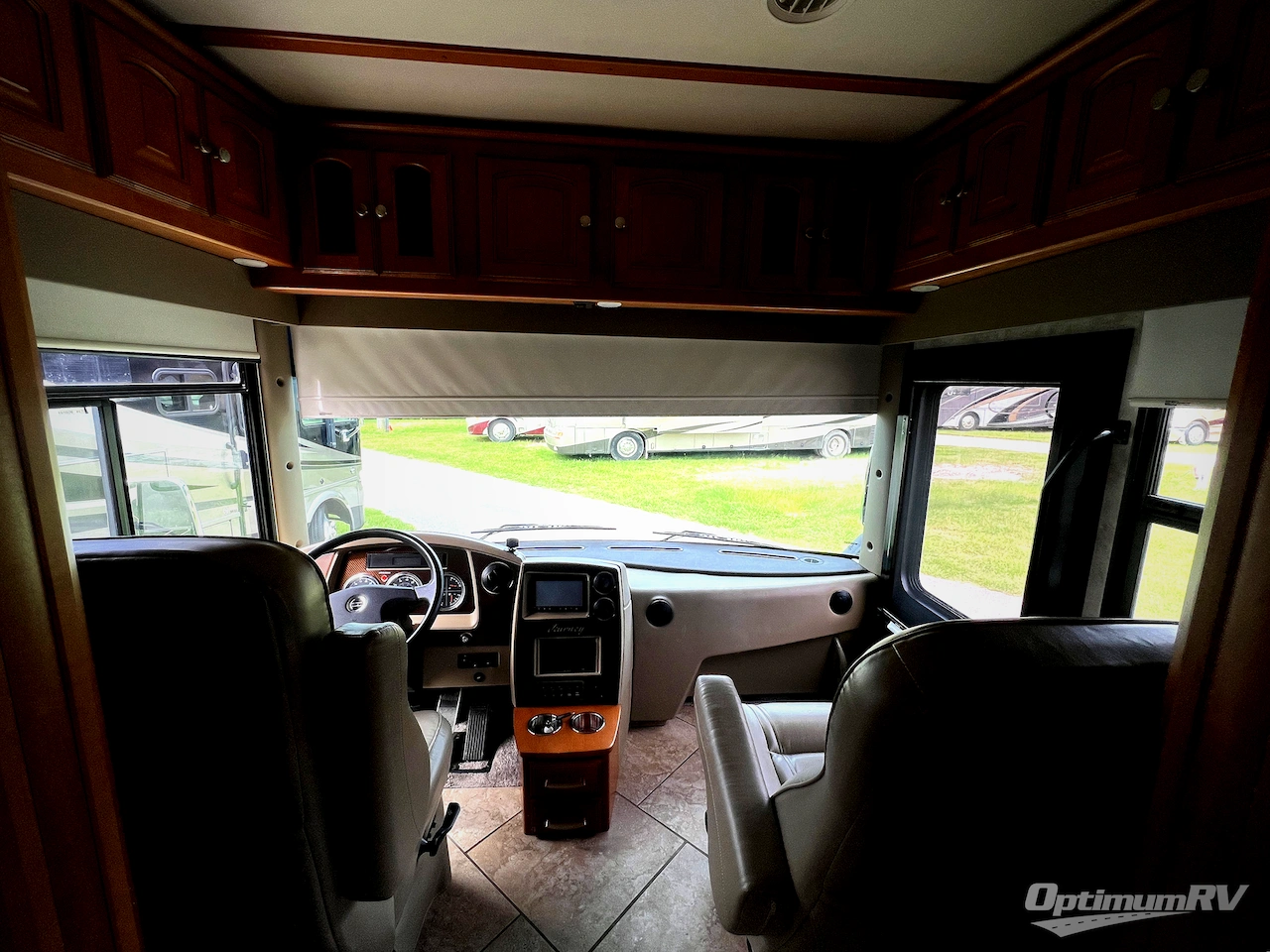 2011 Winnebago Journey 40U Photo 3