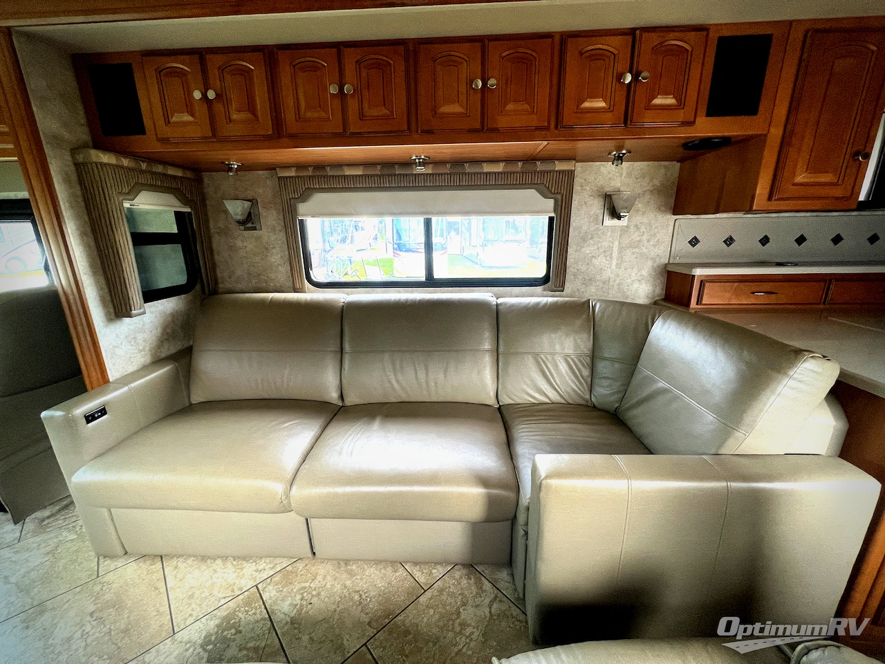 2011 Winnebago Journey 40U Photo 5