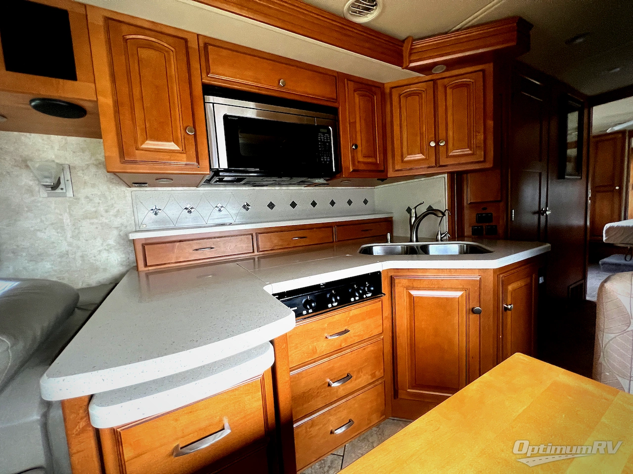 2011 Winnebago Journey 40U Photo 7
