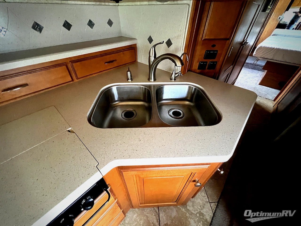 2011 Winnebago Journey 40U Photo 8