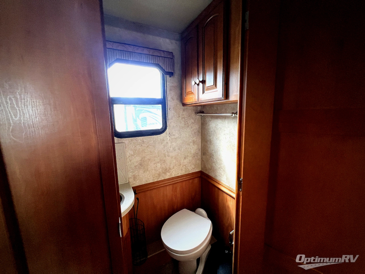 2011 Winnebago Journey 40U Photo 13