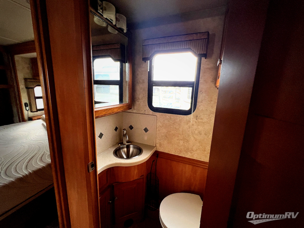 2011 Winnebago Journey 40U Photo 14