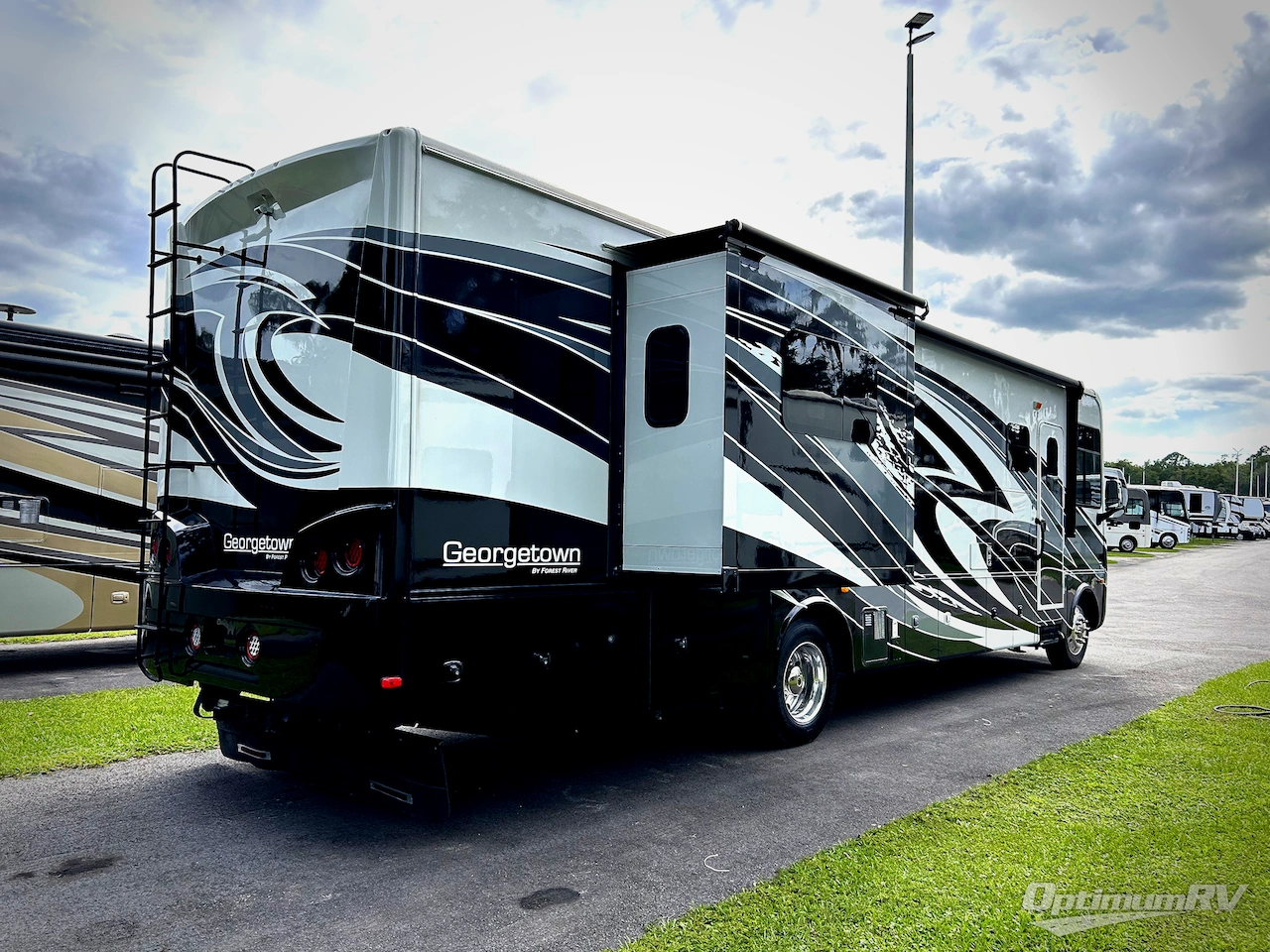 2019 Forest River Georgetown XL 369DS Photo 2