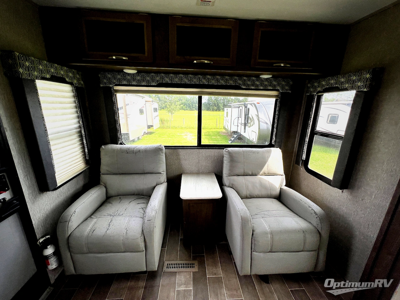 2019 Dutchmen Coleman Light 2605RL Photo 6
