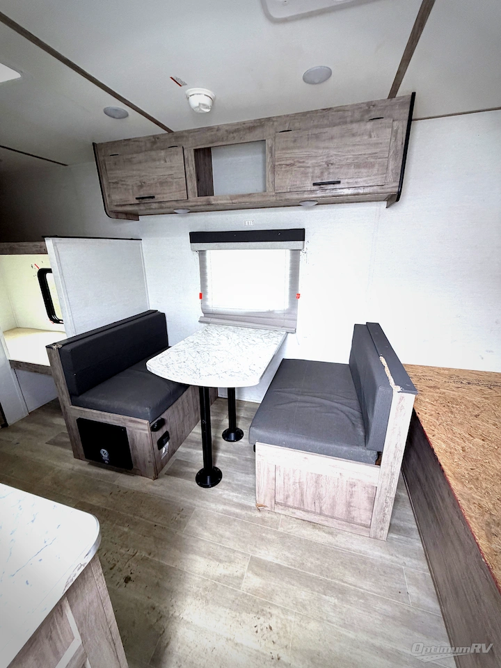 2025 Gulf Stream Enlighten 17BH Photo 6