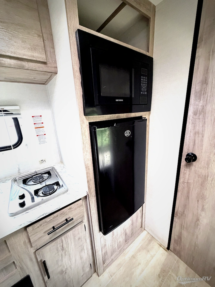 2025 Gulf Stream Enlighten 17BH Photo 10