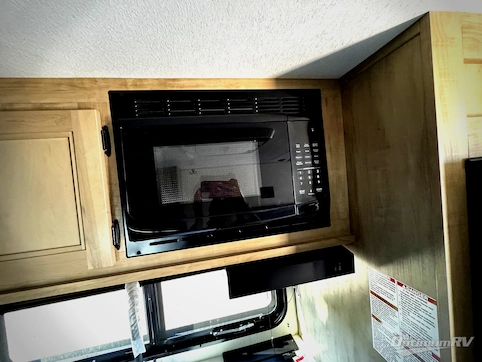 2026 Forest River Cherokee Wolf Pup Black Label 18RJBWBL RV Photo 4