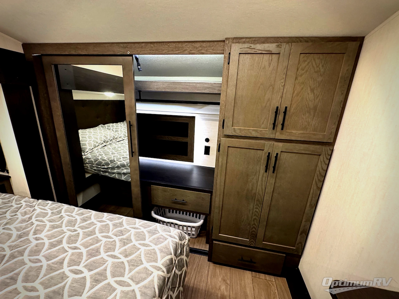 2026 Forest River Cherokee Arctic Wolf 38DST Photo 10