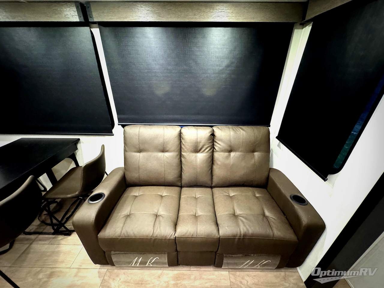 2026 Forest River Cherokee Arctic Wolf 38DST Photo 17