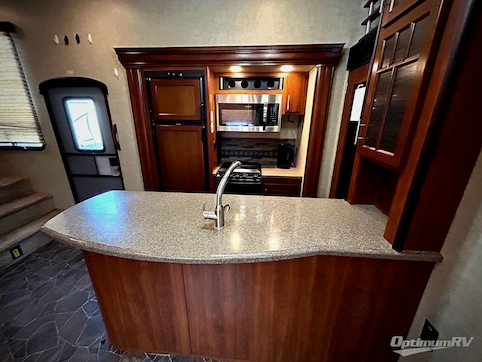 2014 Keystone Fuzion 342 RV Photo 2
