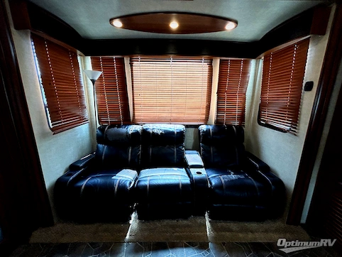 2014 Keystone Fuzion 342 RV Photo 4