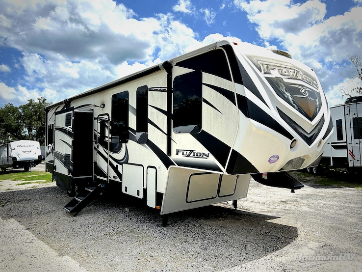 2014 Keystone Fuzion 342 RV Photo 1