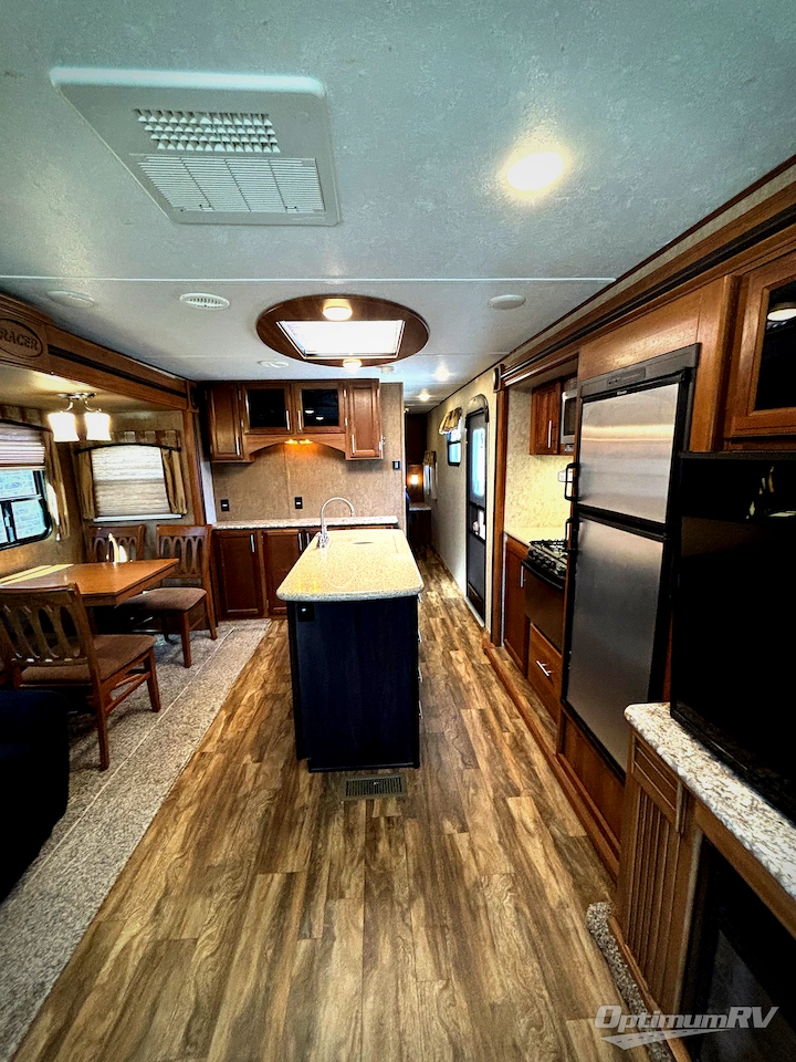 2016 Prime Time Tracer 3175RSD Photo 6