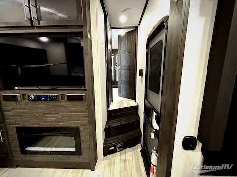 2025 Keystone Fuzion 430 RV Photo 2