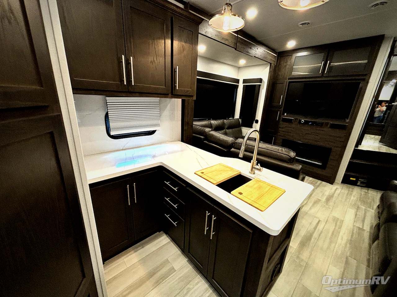 2025 Keystone Fuzion 430 Photo 17