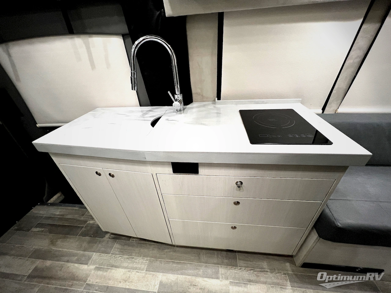 2023 Pleasure-Way Ontour 2.2 Photo 12