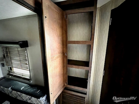 2019 CrossRoads Volante 33BR RV Photo 4