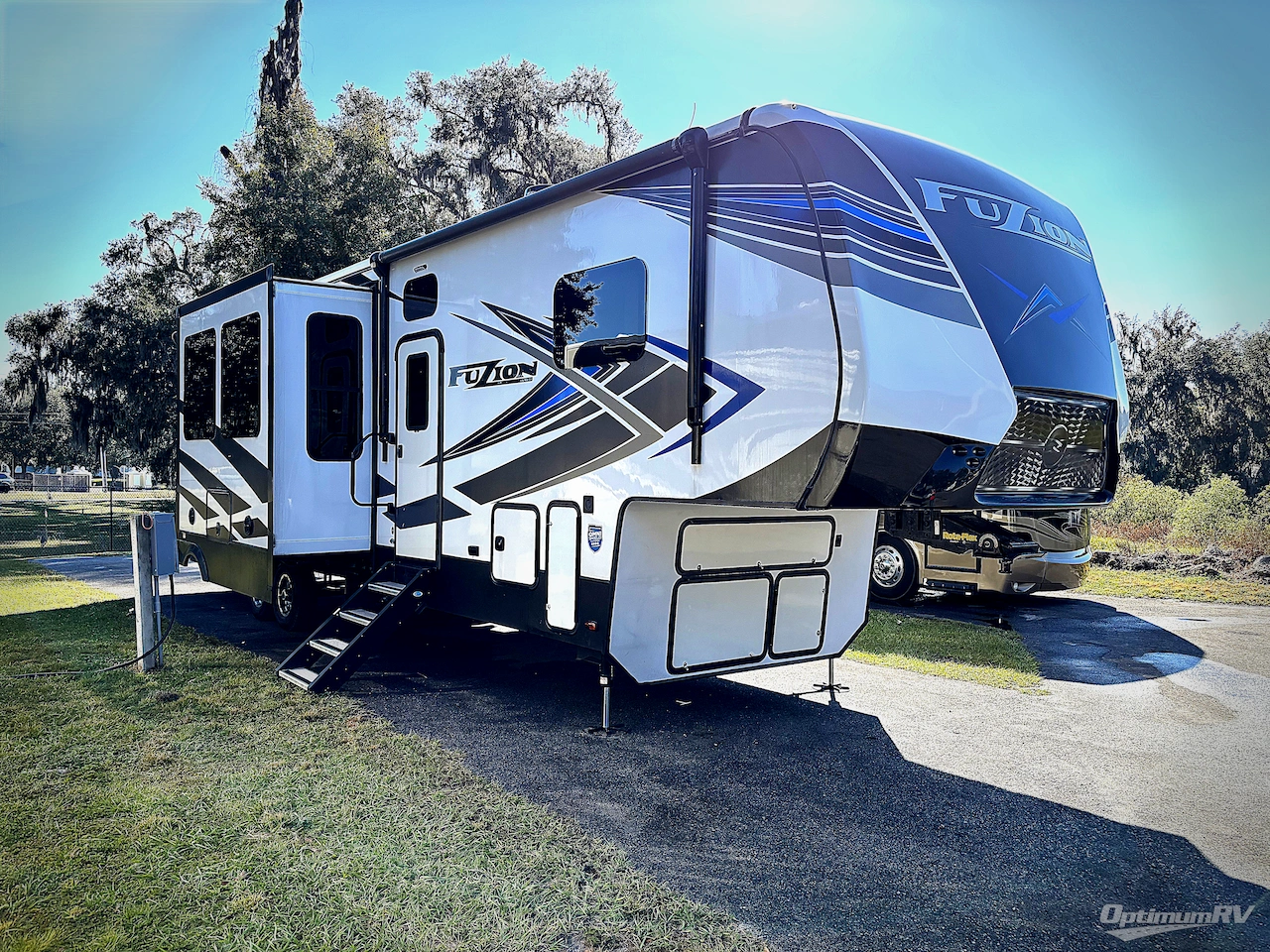 2021 Keystone Fuzion 373 Photo 1