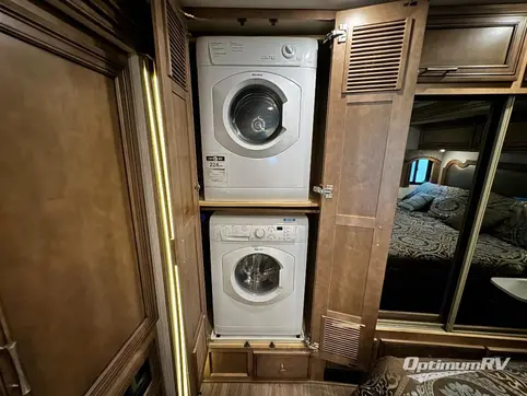 2020 Newmar Canyon Star 3719 RV Photo 4