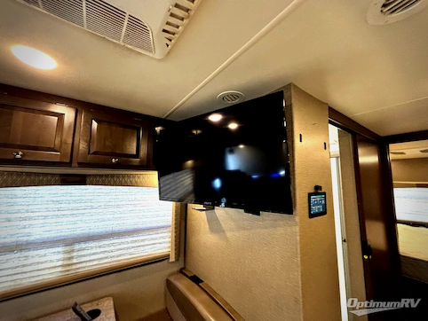 2020 Thor Windsport 29M RV Photo 3