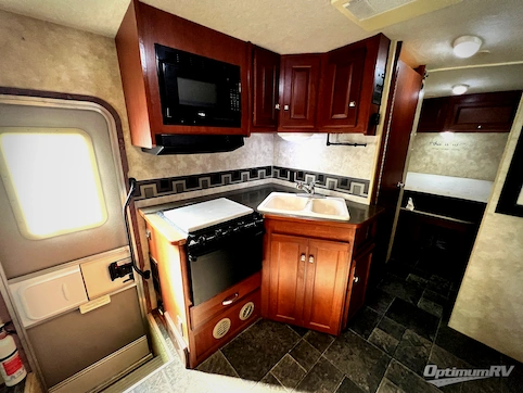 2013 Itasca Sunstar 26HE RV Photo 3