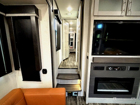 2021 Keystone Fuzion 429 RV Photo 2