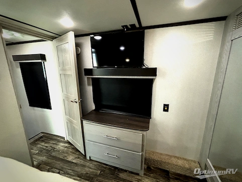 2021 Keystone Fuzion 429 RV Photo 3