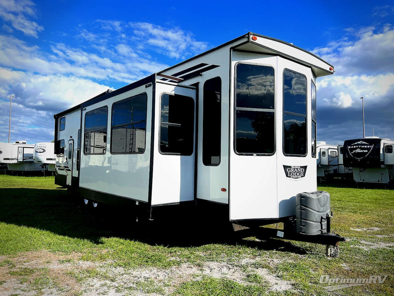 2022 Forest River Wildwood Grand Lodge 42FLDL Photo 1