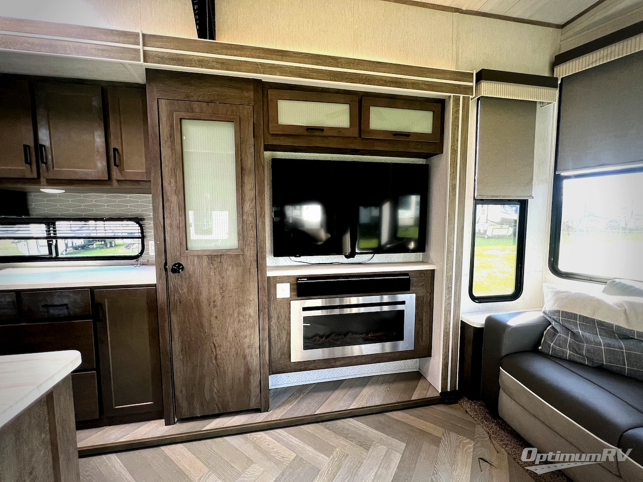 2022 Forest River Wildwood Grand Lodge 42FLDL Photo 7