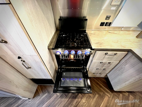 2022 Airstream International 27FB RV Photo 3