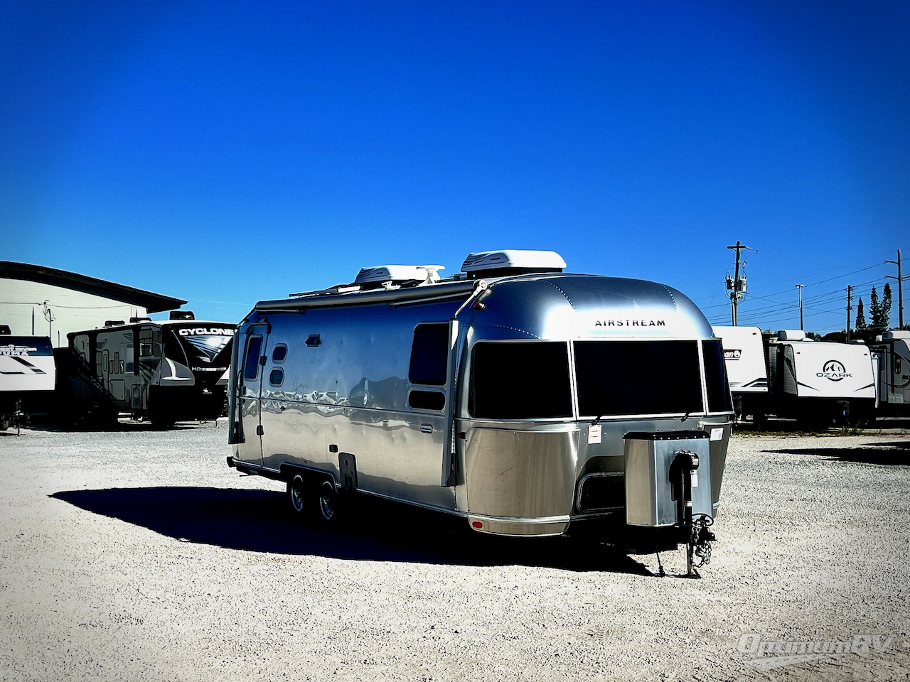 2022 Airstream International 27FB Photo 1