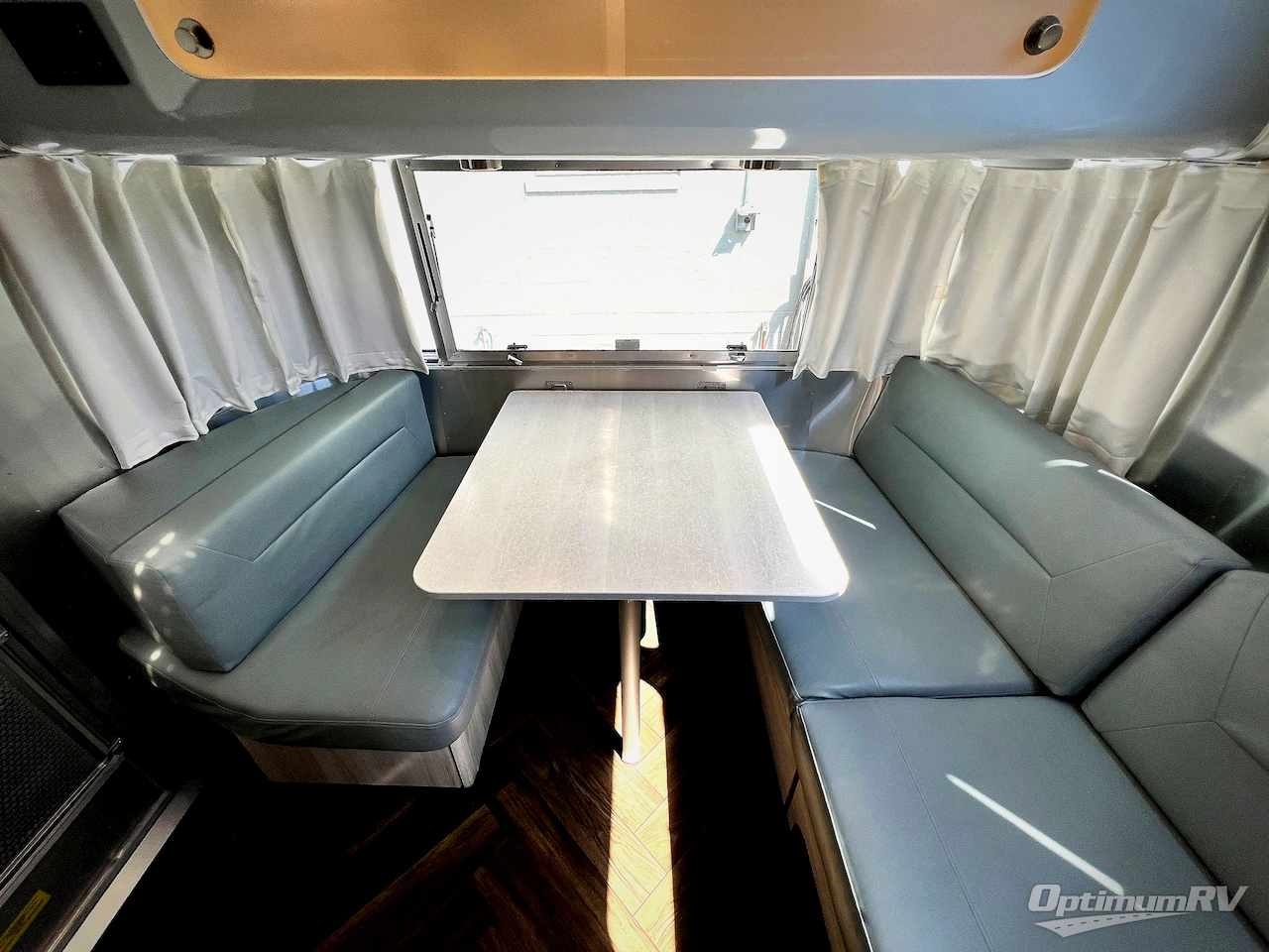2022 Airstream International 27FB Photo 7