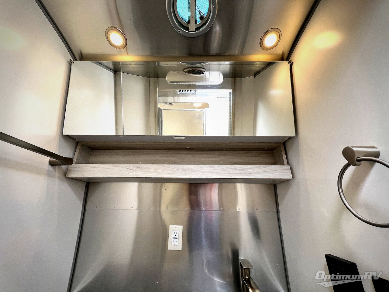 2022 Airstream International 27FB Photo 10