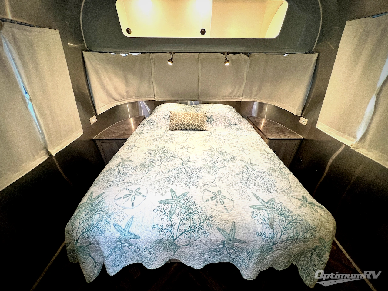 2022 Airstream International 27FB Photo 15