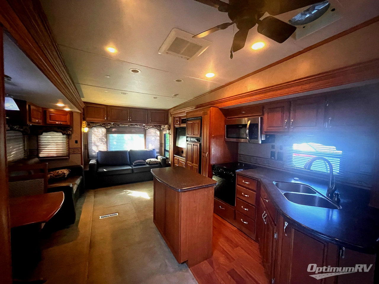 2010 Carriage Cameo 35SB3 Photo 4