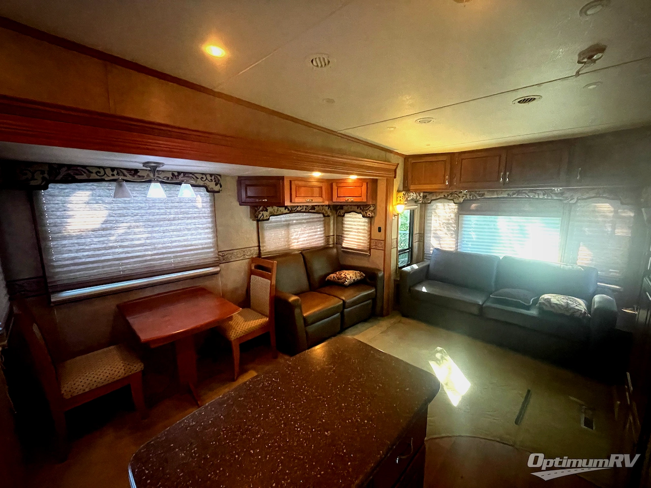 2010 Carriage Cameo 35SB3 Photo 8