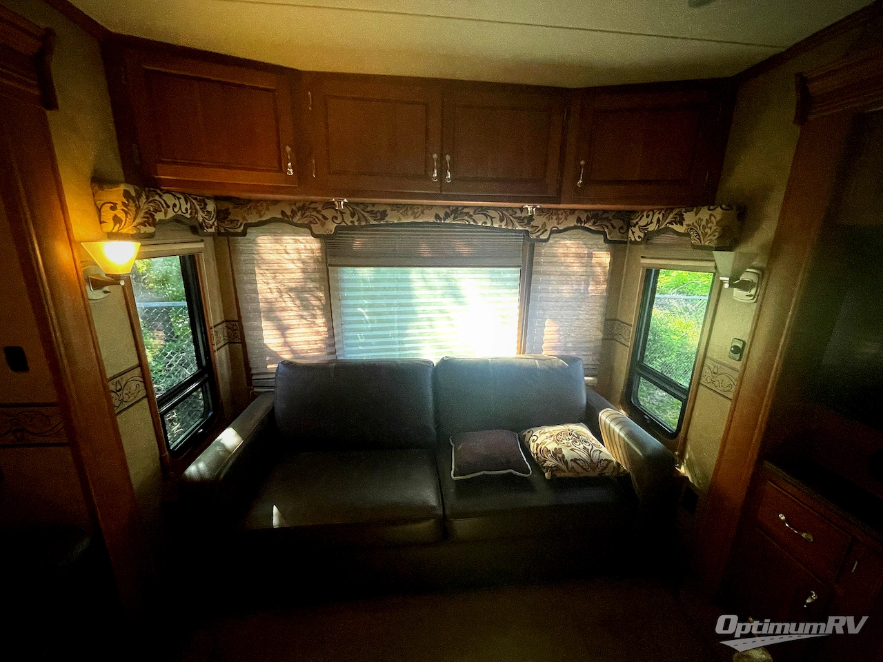 2010 Carriage Cameo 35SB3 Photo 10