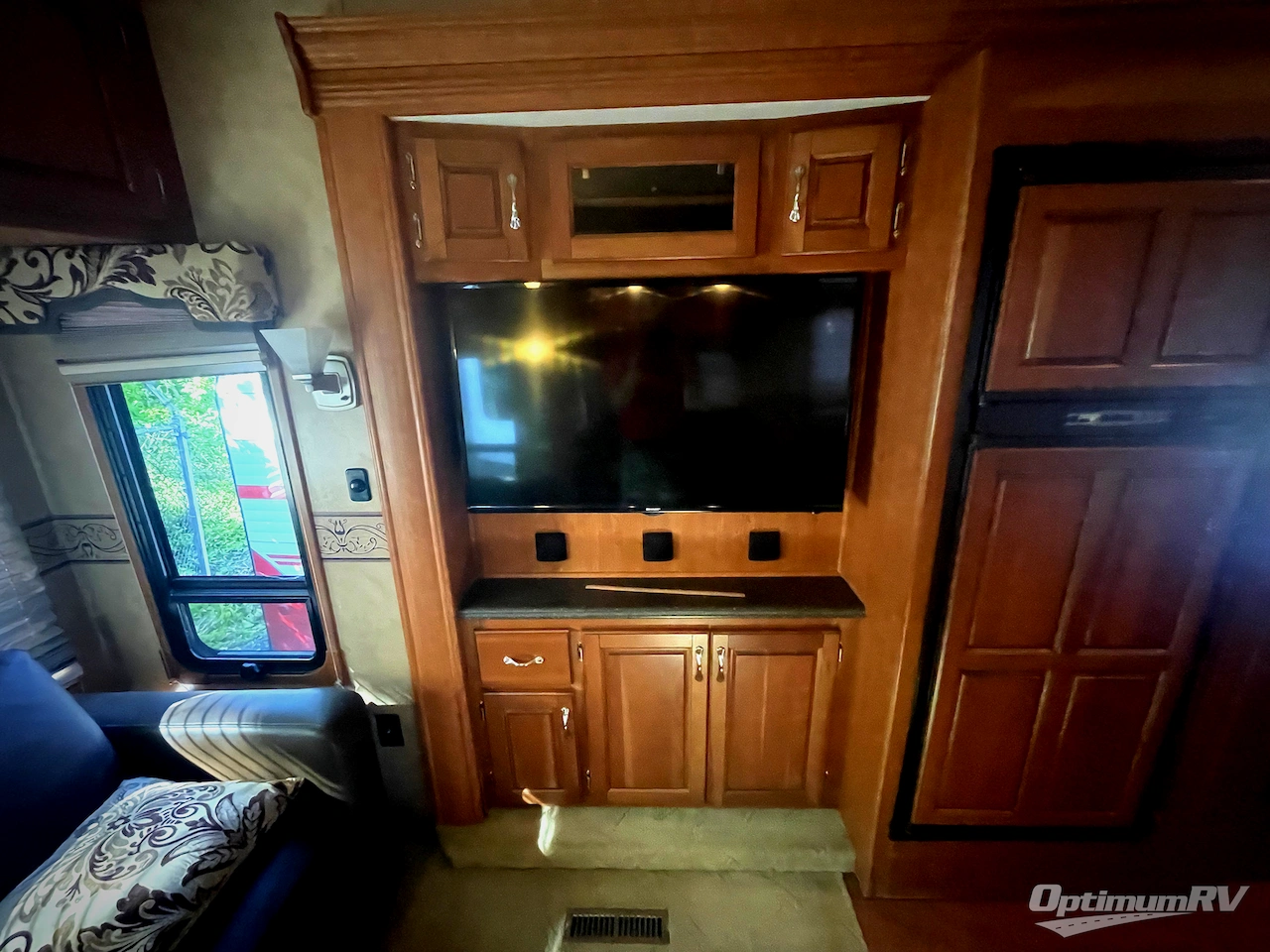 2010 Carriage Cameo 35SB3 Photo 11